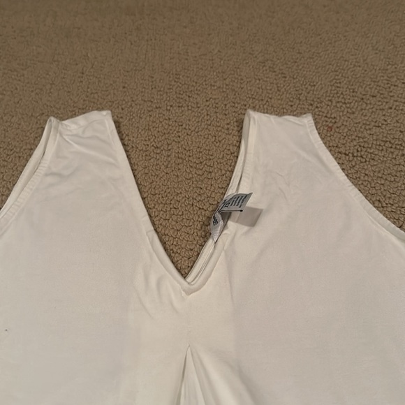 Tommy Bahama box pleat tank top - Picture 2 of 2